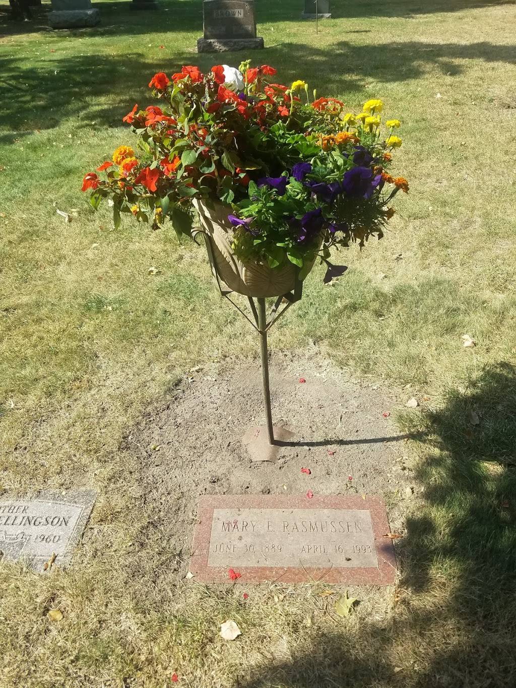 Oak Hill Cemetery | 5901 Lyndale Ave S, Minneapolis, MN 55419, USA | Phone: (612) 861-5650