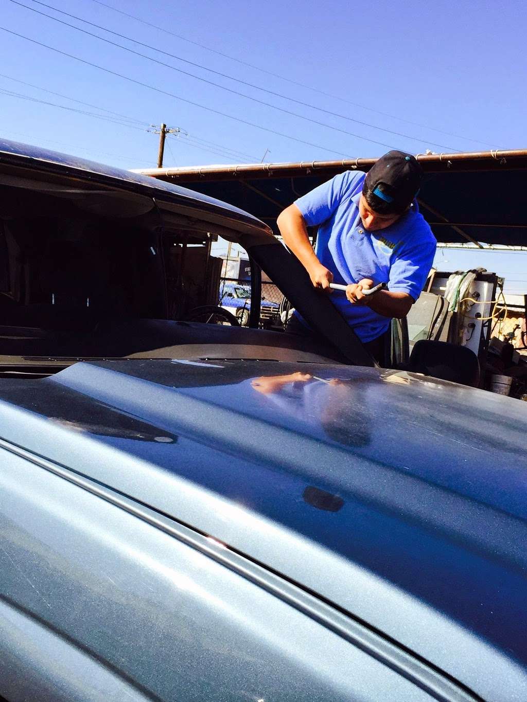 Lunas Autoglass | 1636 N 43rd Ave, Phoenix, AZ 85009, USA | Phone: (602) 268-4449