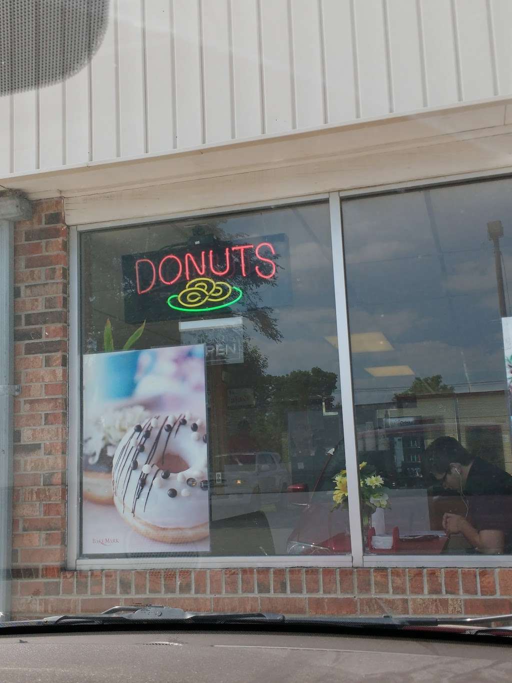 Yummys Donut palace | 709 S Maguire St, Warrensburg, MO 64093, USA | Phone: (660) 422-7777