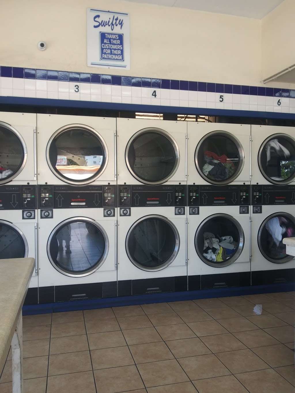 Swifty Laundromat | 199 N Federal Hwy, Hallandale Beach, FL 33009, USA | Phone: (954) 455-7708