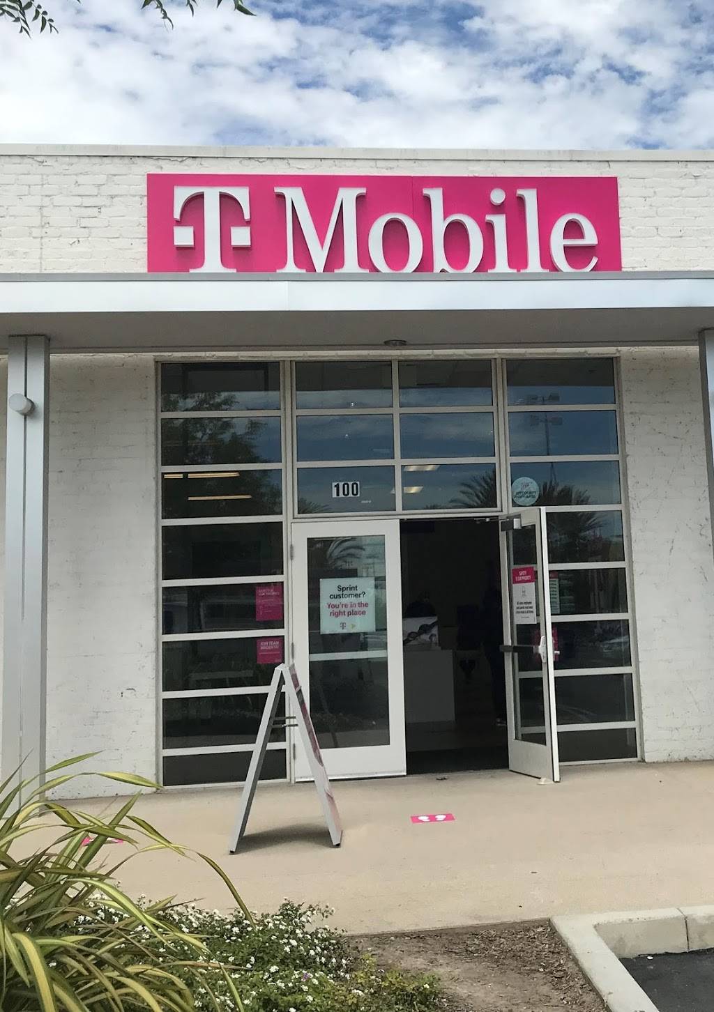 T-Mobile | 12214 Lakewood Blvd Ste 100, Downey, CA 90242, USA | Phone: (562) 247-5933