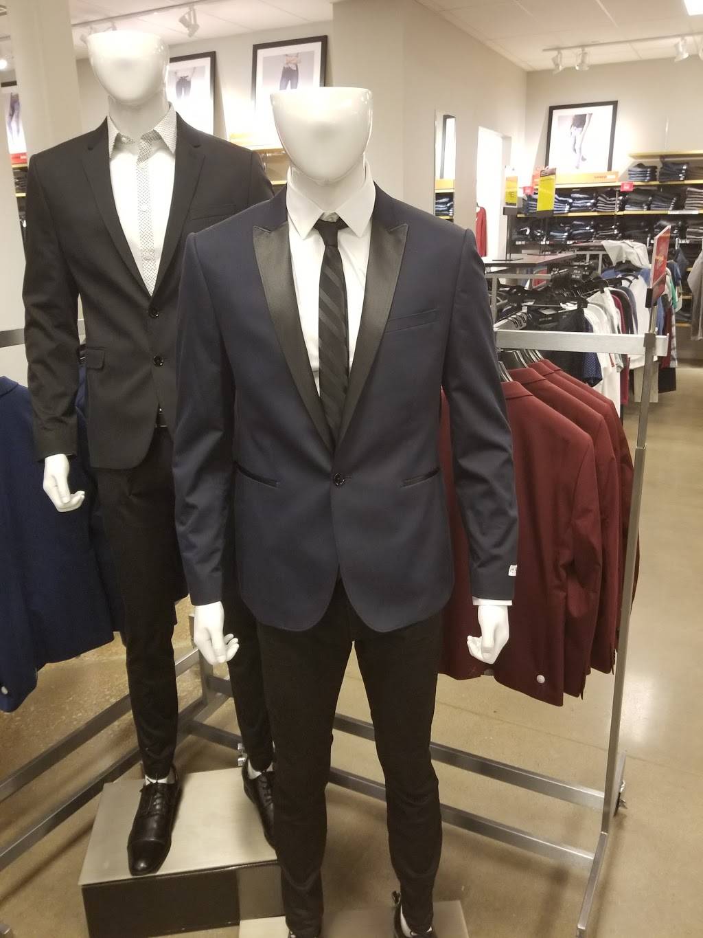 Express Factory Outlet | 2950 W, I-20 Frontage Rd, Grand Prairie, TX 75052, USA | Phone: (469) 275-0001