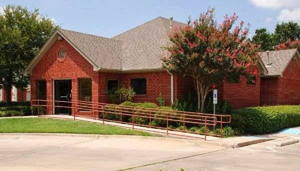 Green Oaks North Pet Hospital | 1890 NE Green Oaks Blvd, Arlington, TX 76006, USA | Phone: (817) 860-3087