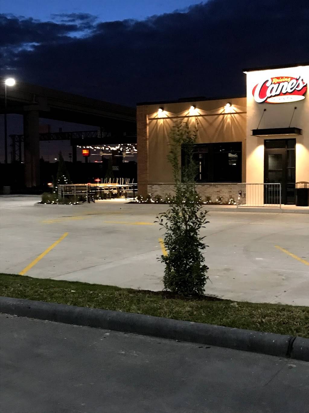 Raising Canes Chicken Fingers | 7009 Gulf Fwy, Houston, TX 77087, USA | Phone: (713) 454-0419