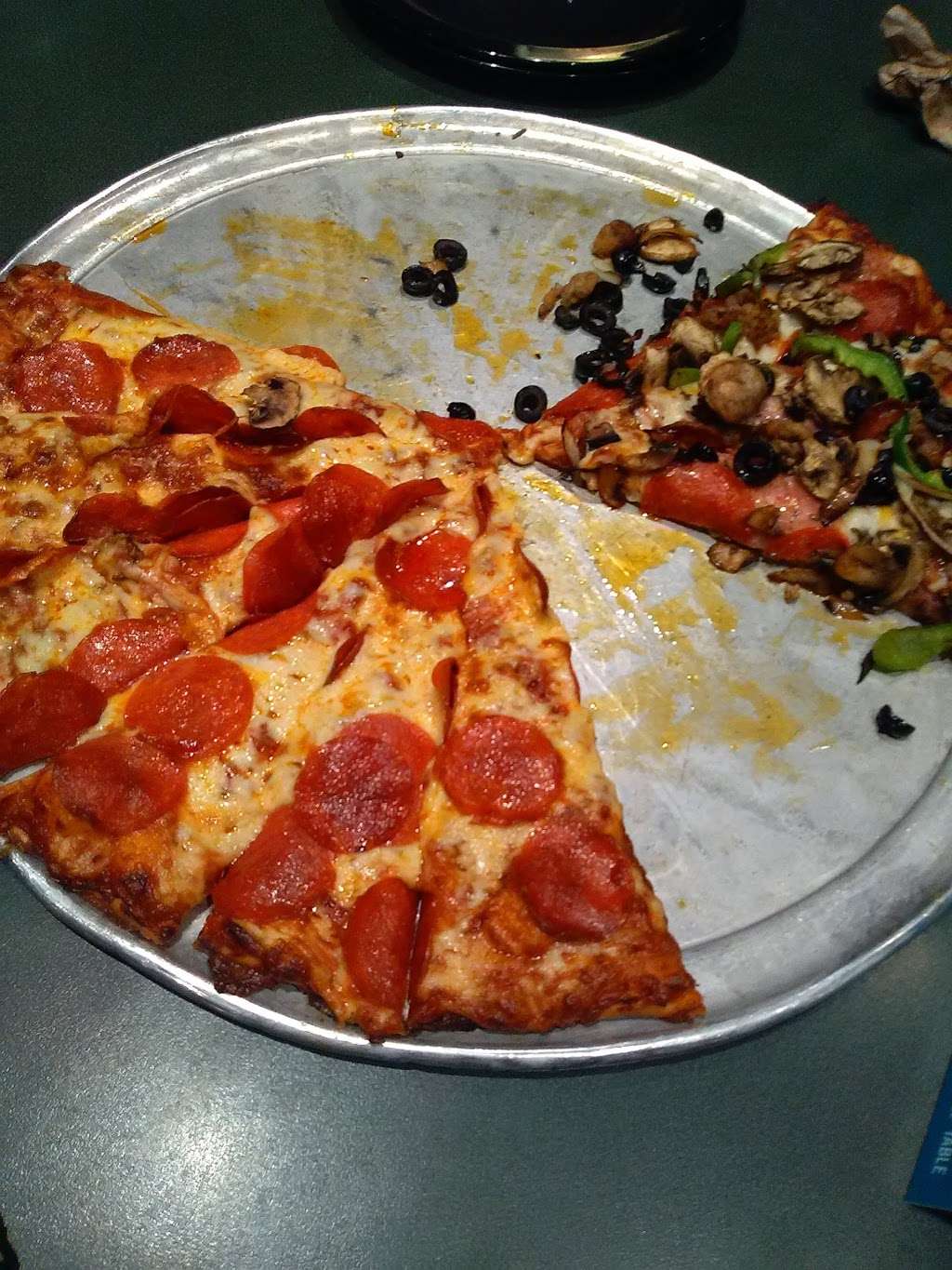 Round Table Pizza | 1409 Fitzgerald Dr, Pinole, CA 94564 | Phone: (510) 222-5555