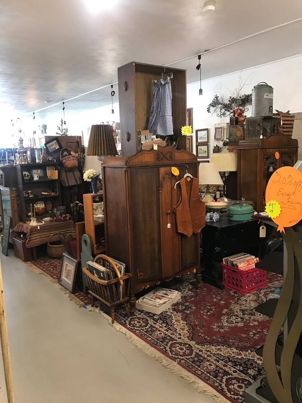 Y Shop Vintage and More | 609 Main St, Beech Grove, IN 46107, USA | Phone: (317) 652-0255