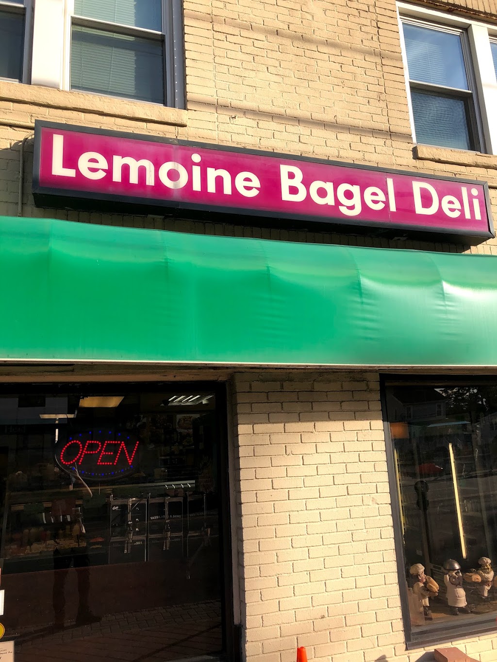 Lemoine Hot Bagels & Deli | 2455 Lemoine Ave, Fort Lee, NJ 07024, USA | Phone: (201) 585-1988
