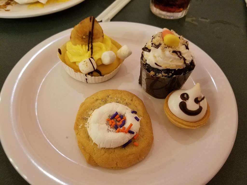 Hollywood & Vine | 351 S Studio Dr, Orlando, FL 32830, USA | Phone: (407) 939-3463 Hollywood & Vine | 351 S Studio Dr, Orlando, FL 32830, USA | Phone: (407) 939-3463