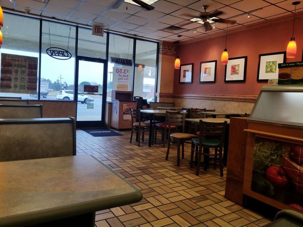 Subway Restaurants | 501 E Main St #6, Louisa, VA 23093, USA | Phone: (540) 967-3915