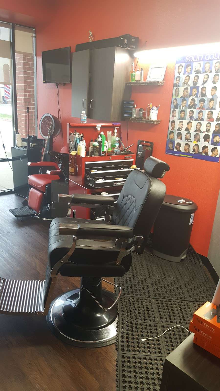 Signature Cuts | 332 Douglas Rd, Oswego, IL 60543, USA | Phone: (630) 597-6498