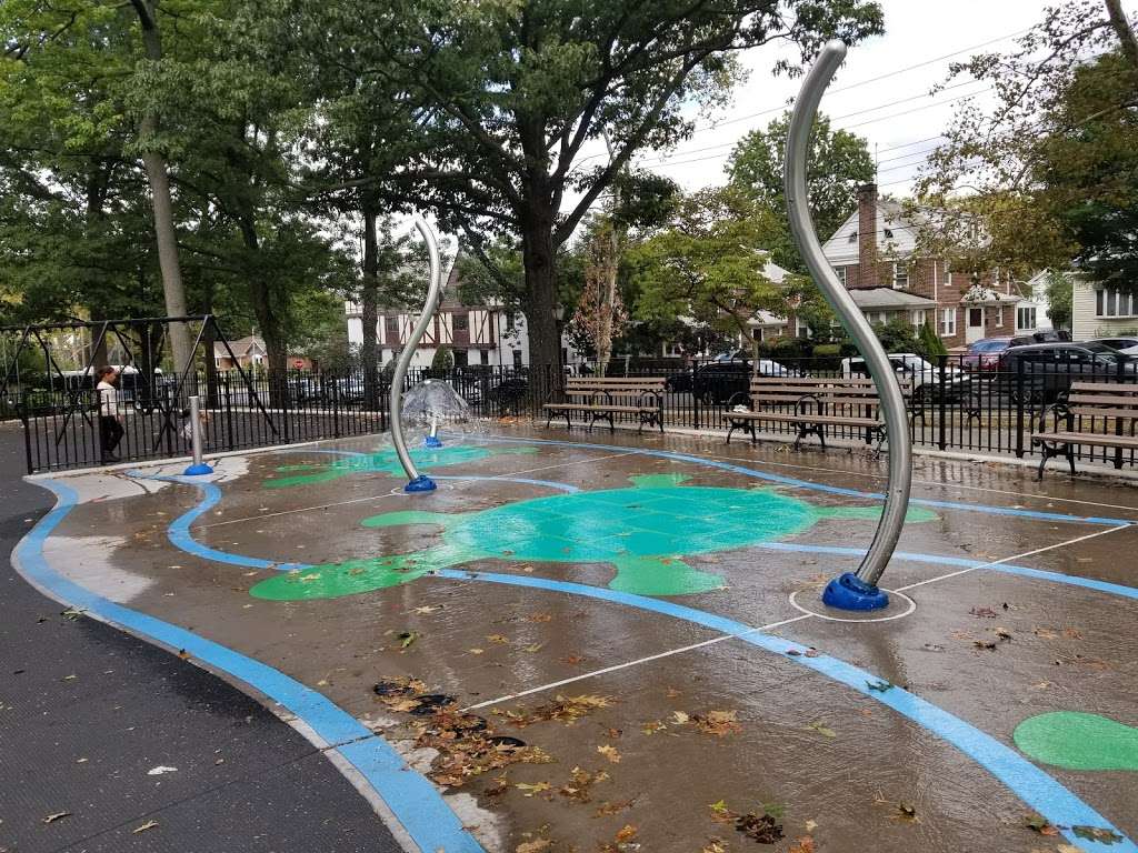 Bowne Park | 29th Ave. & 157th St, Flushing, NY 11354, USA | Phone: (212) 639-9675