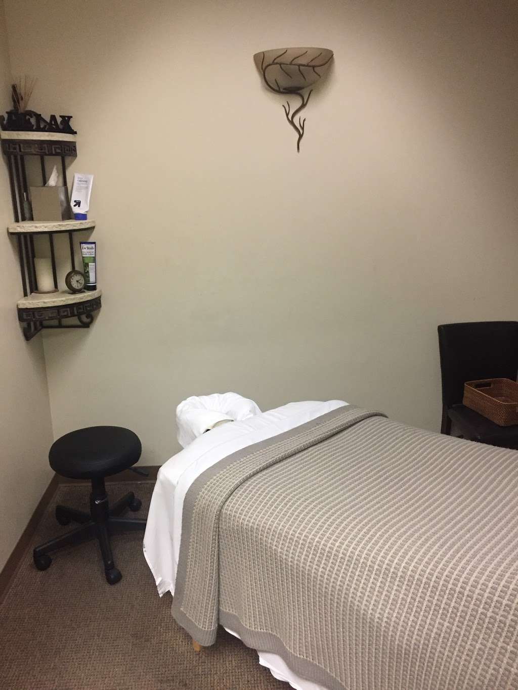 Dr. Jones Chiropractic | 600 Corporate Dr Suite 190, Ladera Ranch, CA 92694 | Phone: (949) 276-4700