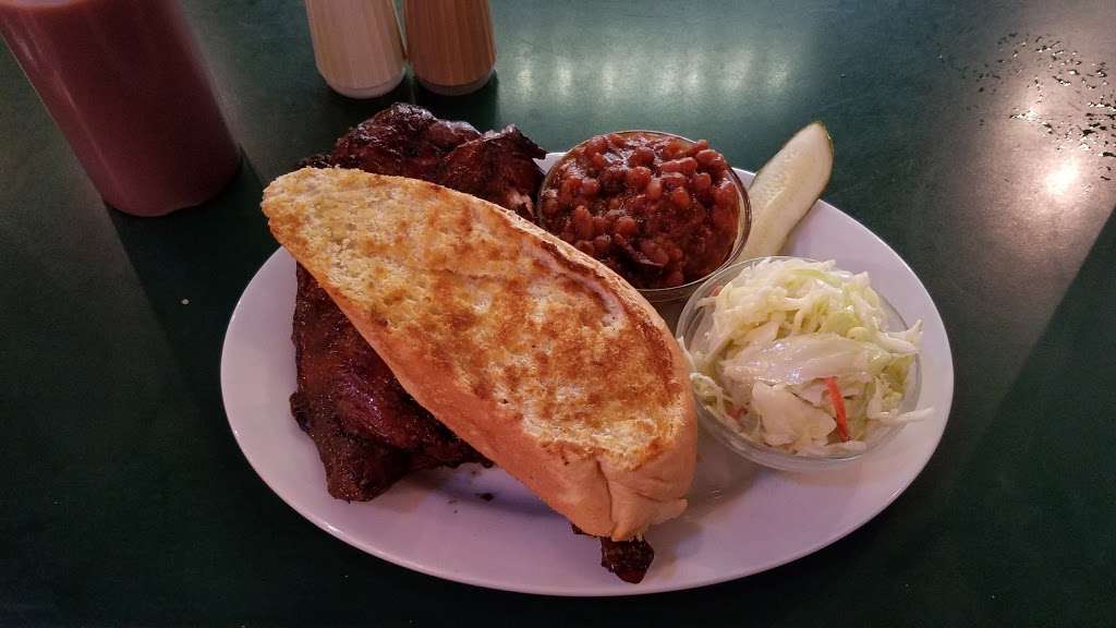 Big Ls BBQ | 2 W Amity St, Louisburg, KS 66053, USA | Phone: (913) 837-5361