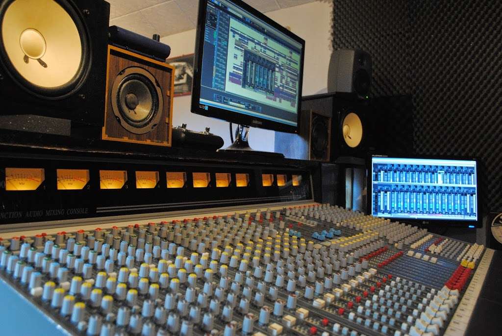 Panther Studios | 5 Doods Rd, Reigate RH2 0NT, UK | Phone: 07775 626009