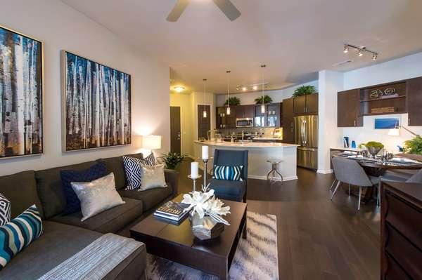 Elan Memorial Park Luxury Apartments | 920 Westcott St, Houston, TX 77007, USA | Phone: (713) 861-6900