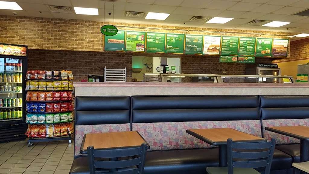 Subway Restaurants | 342 Douglas Rd, Oswego, IL 60543, USA | Phone: (630) 897-5050