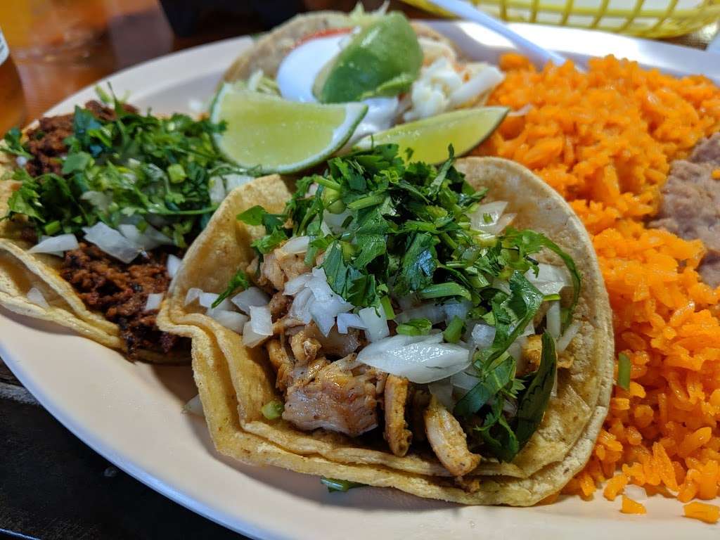 Taqueria El Heredero | 3222 W Armitage Ave, Chicago, IL 60647, USA | Phone: (312) 267-2431