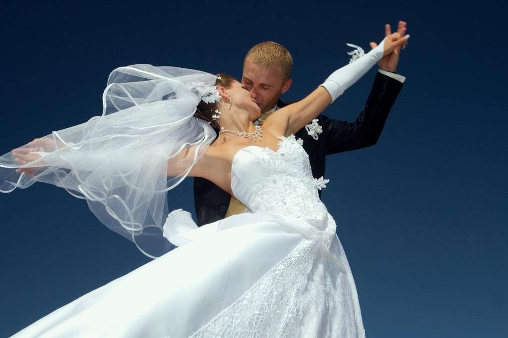 Wedding Dance to Remember | 9102 Forest Crossing Dr, The Woodlands, TX 77381, USA | Phone: (832) 967-7181