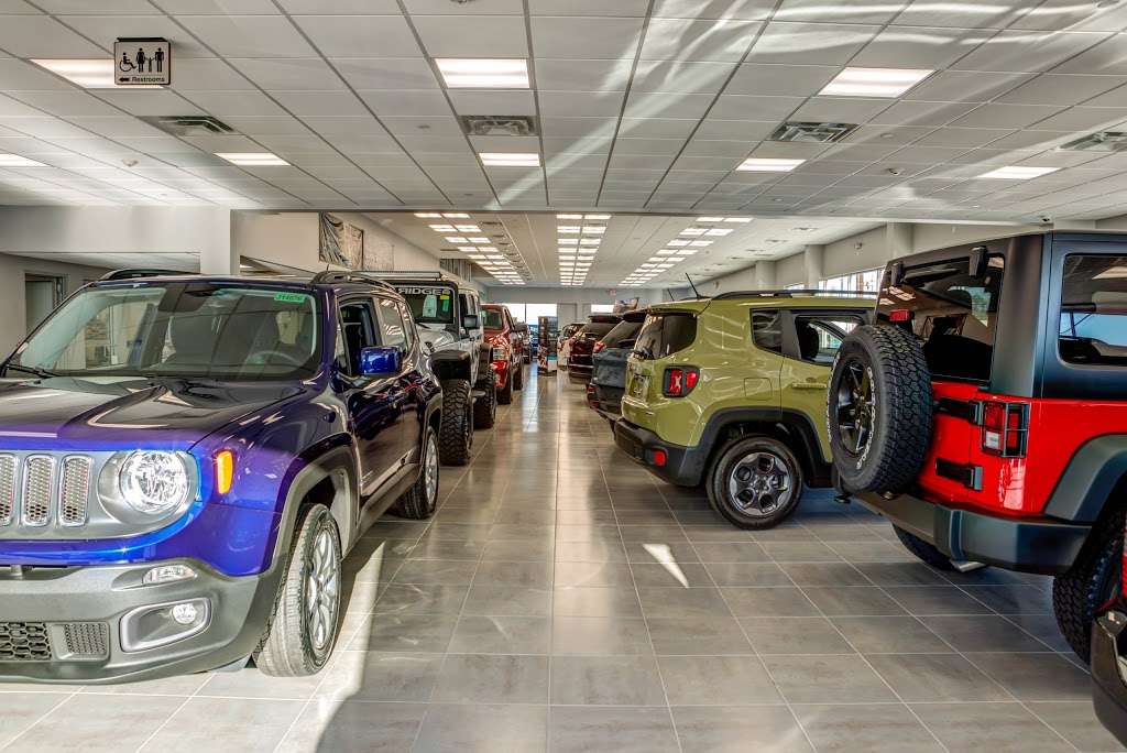 Garden City Jeep Chrysler Dodge Ram SRT | 283 N Franklin St, Hempstead, NY 11550, USA | Phone: (516) 336-4712