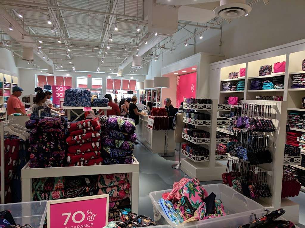 Vera Bradley Factory Outlet | 8200 Vineland Ave Suite 315, Orlando, FL 32821, USA | Phone: (407) 465-5566