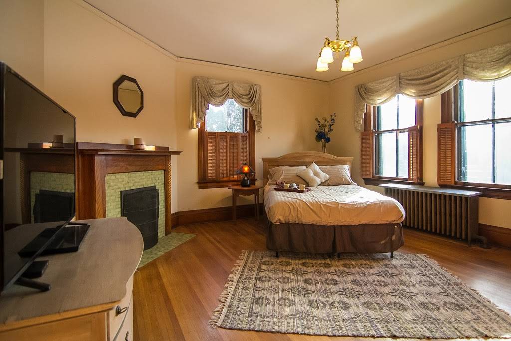 Historic District Bed and Breakfast | 483 Ashland Ave, St Paul, MN 55102, USA | Phone: (763) 360-3717