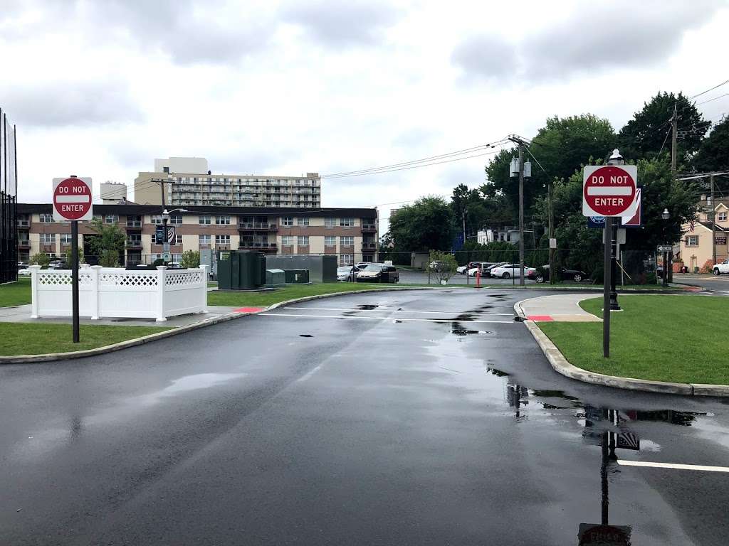 Veterans Field Park’s Parking Lot | Edgewater, NJ 07020