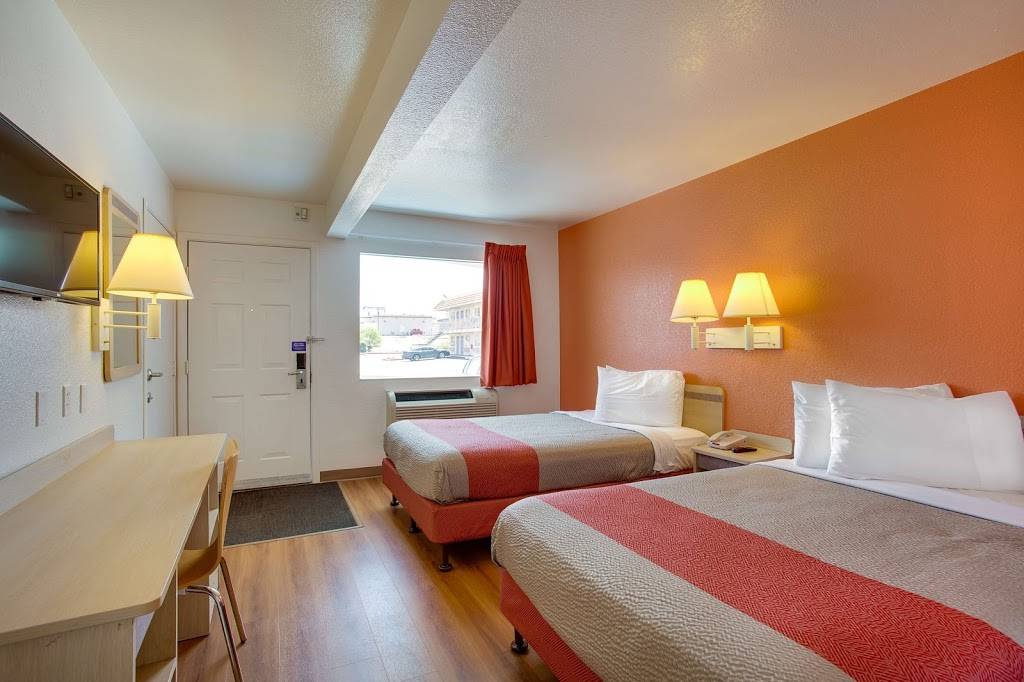 Motel 6 Albuquerque, NM - Carlisle | 3400 Prospect Ave NE, Albuquerque, NM 87107, USA | Phone: (505) 883-8813