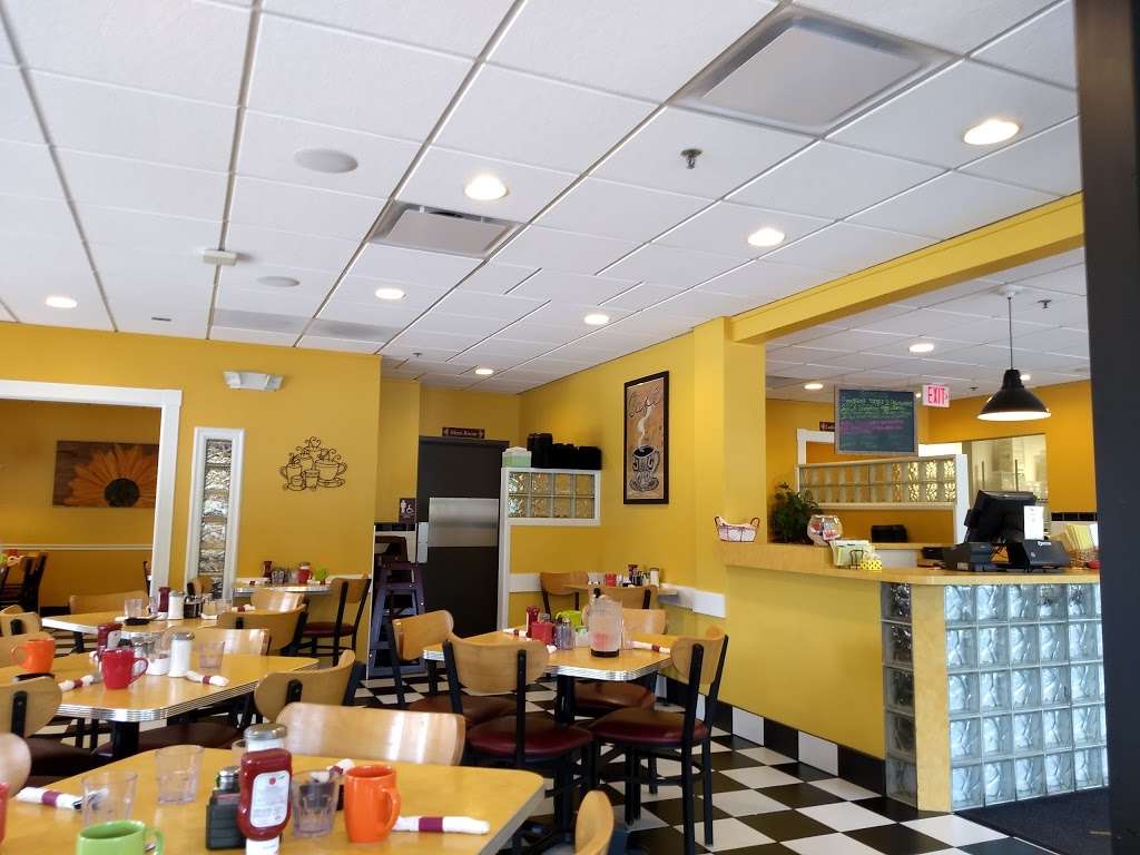 Pattis Sunrise Café | 78 Burr Ridge Pkwy, Burr Ridge, IL 60527, USA | Phone: (630) 455-5504