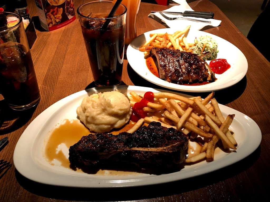 TGI Fridays | 1 Brewers Way, Milwaukee, WI 53214, USA | Phone: (414) 902-4201