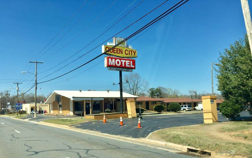 Queen City Motel | 4526 Wilkinson Blvd, Charlotte, NC 28208, USA | Phone: (704) 399-0452