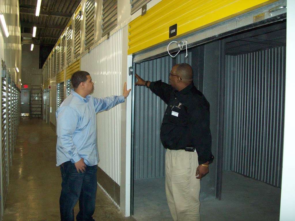 Safeguard Self Storage | 4534 W North Ave, Chicago, IL 60639, USA | Phone: (773) 796-2420