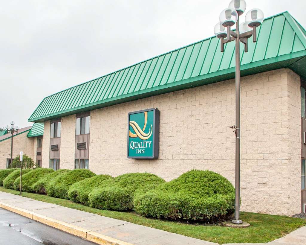 Quality Inn McGuire AFB - Fort Dix near Bordentown | 21 Wrightstown Cookstown Rd, Cookstown, NJ 08511, USA | Phone: (609) 723-6500