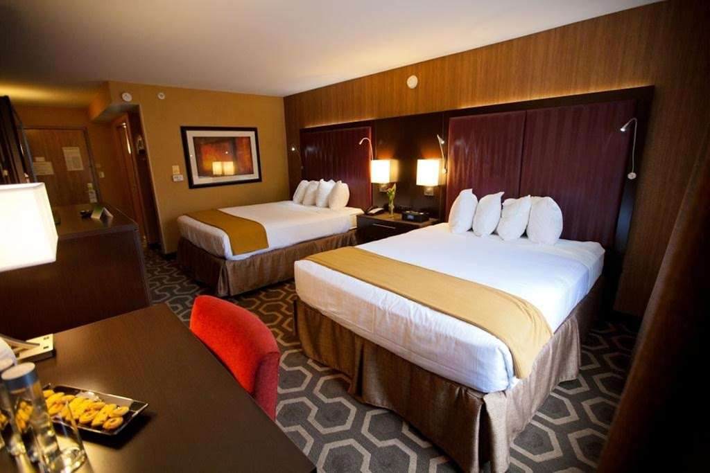 Holiday Inn Express & Suites Vineland Millville | 398 Smith St, Vineland, NJ 08360, USA | Phone: (856) 293-8888