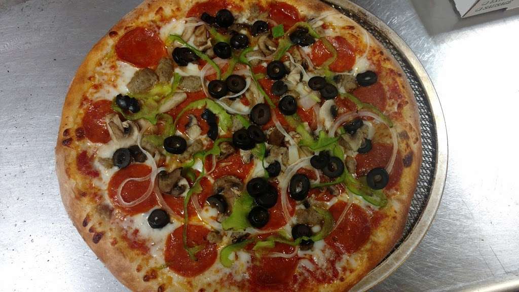 Johnsons Pizza Pi | 528 S Duncan Dr, Tavares, FL 32778 | Phone: (352) 609-2570