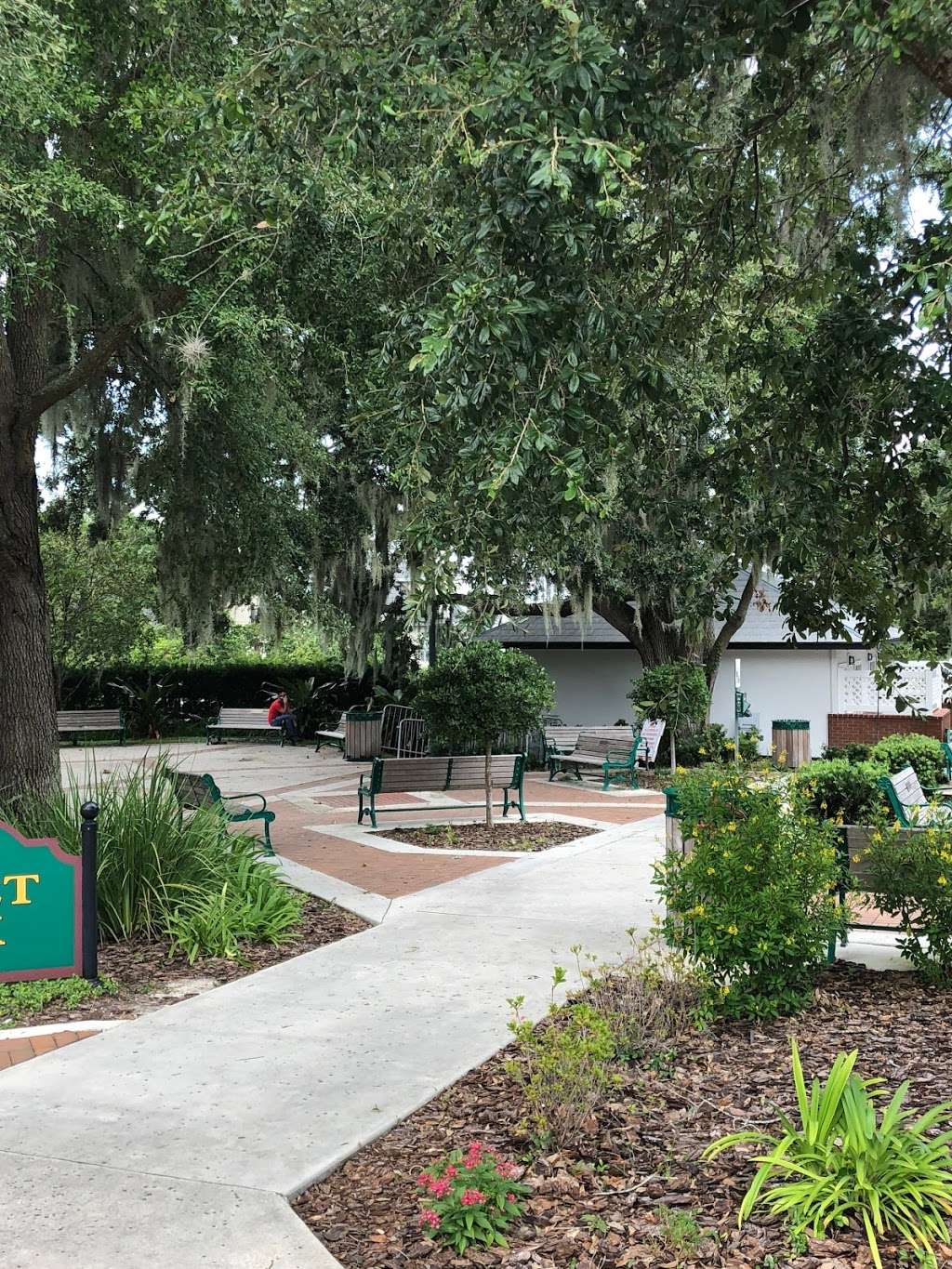 Sunset Park | 230 W 4th Ave, Mt Dora, FL 32757, USA | Phone: (352) 735-7183