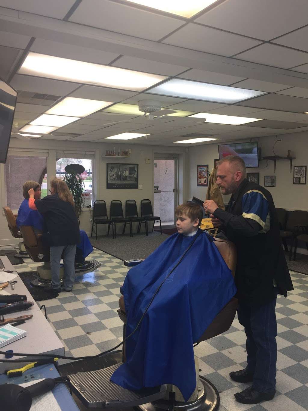 Teds Barber Shop | 621 NW Duncan Rd, Blue Springs, MO 64014 | Phone: (816) 516-6681