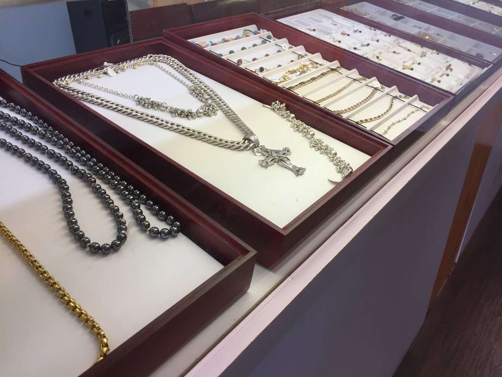 Carolina Joyeria & Pawn | 12521 W Okeechobee Rd, Hialeah Gardens, FL 33018, USA | Phone: (305) 556-8662