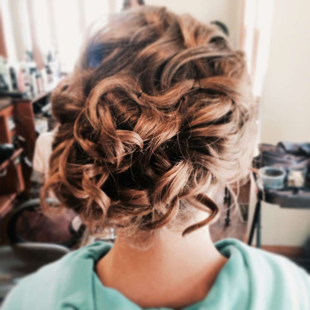 The Vine Hair Salon | 2932 Northwestern Ave, Racine, WI 53404, USA | Phone: (262) 635-8463