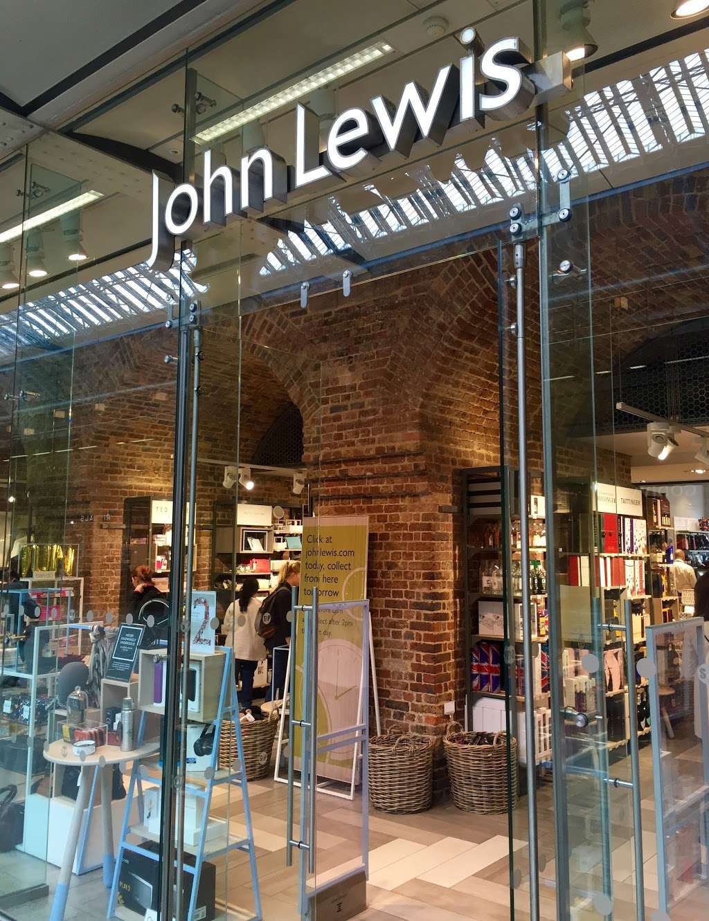 John Lewis & Partners St Pancras International | 8A, St Pancras International, Euston Rd, Kings Cross, London N1C 4QL, UK | Phone: 020 8732 3810