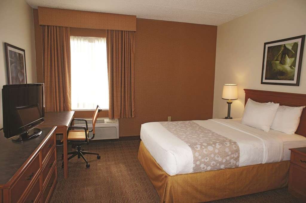 La Quinta Inn & Suites by Wyndham Lakeland East | 4315 Lakeland Park Dr, Lakeland, FL 33809, USA | Phone: (863) 815-0606