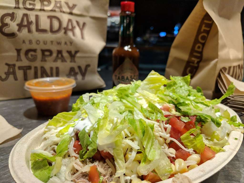 Chipotle Mexican Grill | 28 S Gateway Dr, Fredericksburg, VA 22406 | Phone: (540) 479-3593