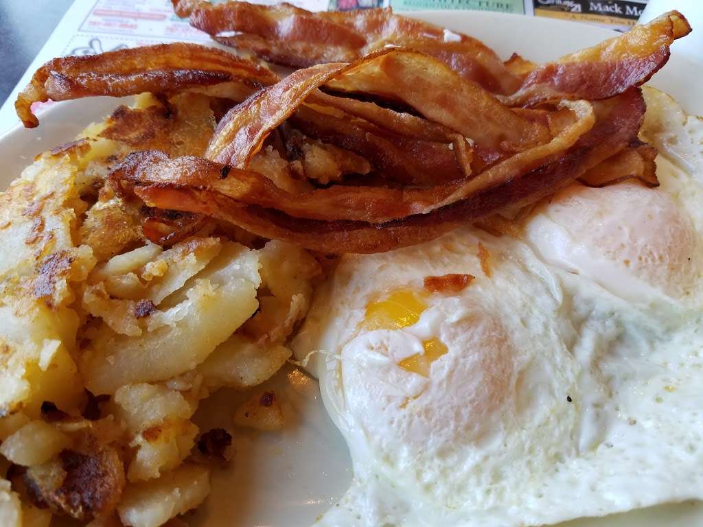 Guss Diner | 135 NJ-33, Manalapan Township, NJ 07726 | Phone: (732) 294-0006