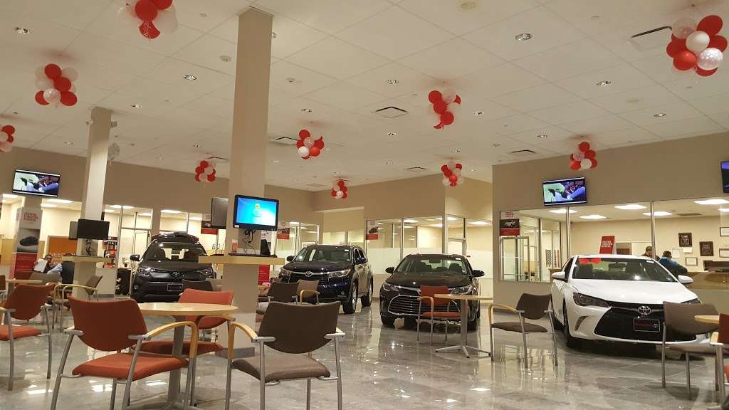 Westbury Toyota | 1121 Old Country Rd, Westbury, NY 11590 | Phone: (516) 272-4499