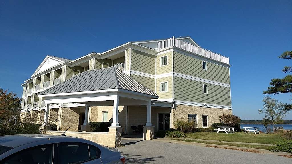 Island Inn & Suites, an Ascend Hotel Collection Member | 16810 Piney Point Rd, Piney Point, MD 20674, USA | Phone: (301) 994-1234