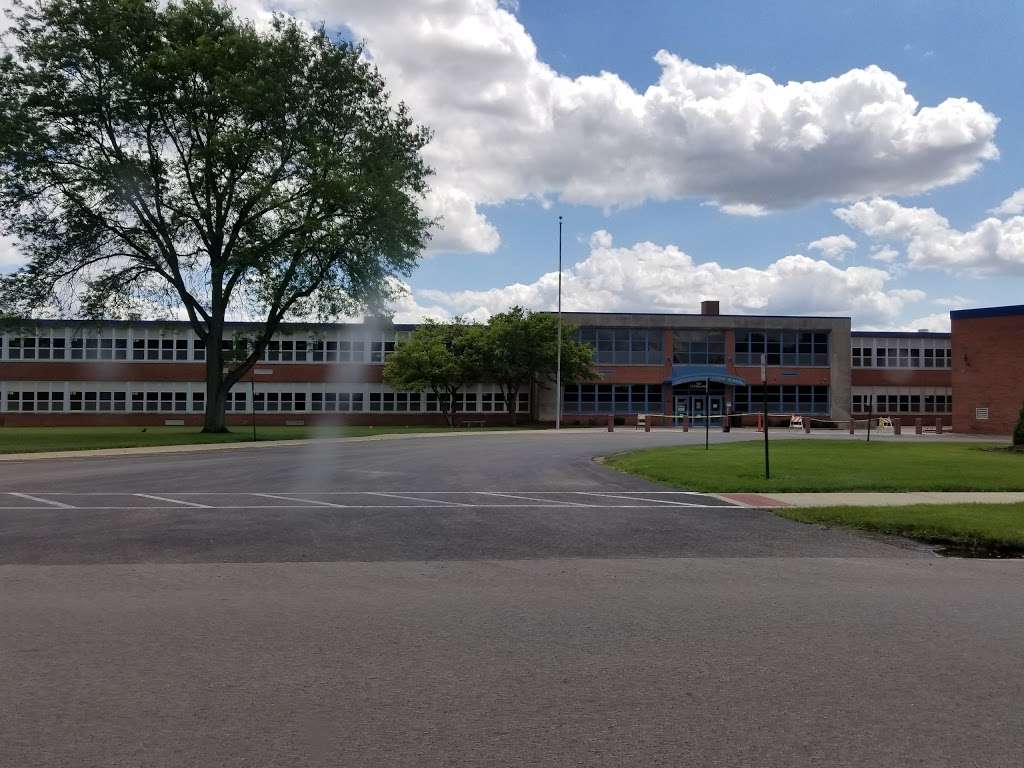 Carpentersville Middle School | 100 Cleveland Ave, Carpentersville, IL 60110 | Phone: (847) 426-1380