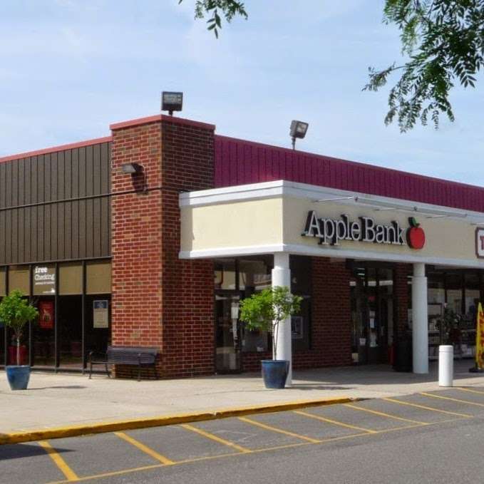 Apple Bank | 775 Pulaski Rd, Greenlawn, NY 11740, USA | Phone: (631) 757-6100