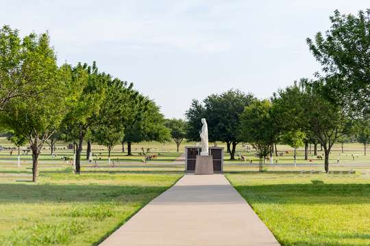 Holy Redeemer Cemetery | 1500 S Westmoreland Rd, DeSoto, TX 75115 | Phone: (972) 223-6554