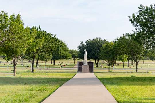 Holy Redeemer Cemetery | 1500 S Westmoreland Rd, DeSoto, TX 75115, USA | Phone: (972) 223-6554