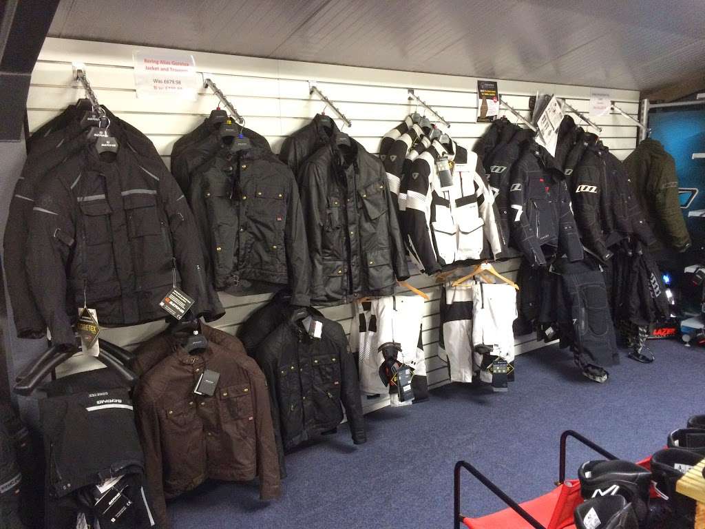 Helmet City Tatsfield | Waylands Farm, Approach Rd, Tatsfield TN16 2JT, UK | Phone: 01959 577911