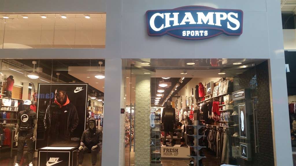 Champs Sports | 120 Chicago Ridge Mall, Chicago Ridge, IL 60415, USA | Phone: (708) 423-8872